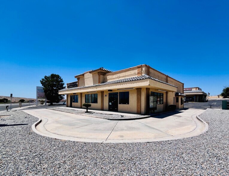 18768 Outer Hwy 18, Apple Valley, CA à louer - Photo de l’immeuble – Image 1 sur 22