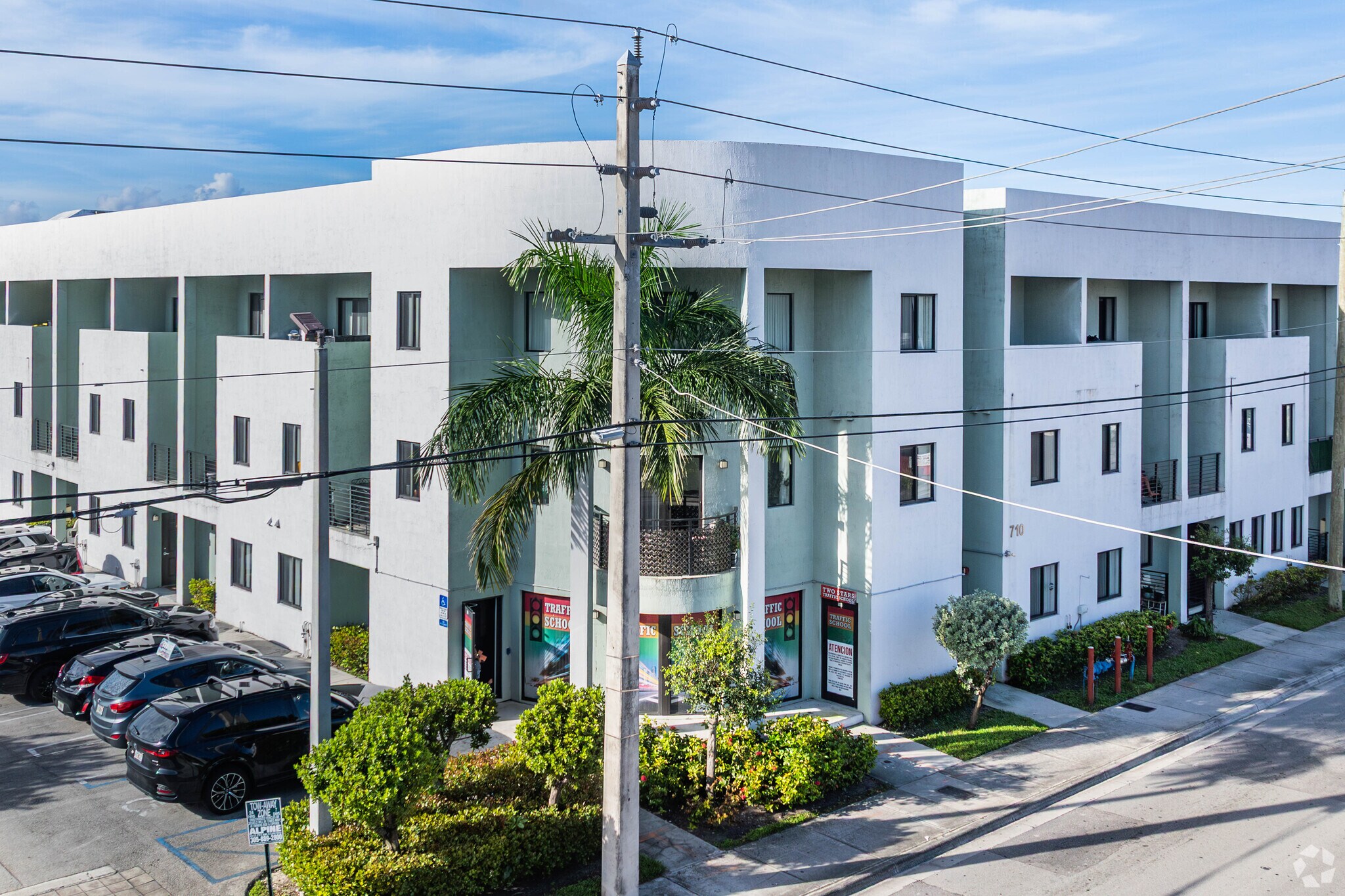 710 E 9th St, Hialeah, FL à louer Photo principale– Image 1 sur 5