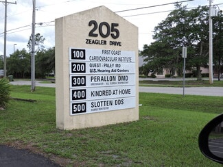 Plus de détails pour 205 Zeagler Dr, Palatka, FL - Bureau à vendre
