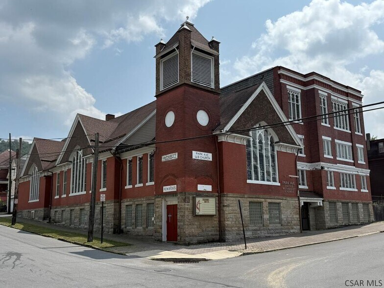 700 Park Ave, Johnstown, PA à vendre - Photo principale – Image 1 sur 10
