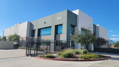 1580 S Grove Ave, Ontario, CA à louer Photo de l’immeuble– Image 1 sur 5