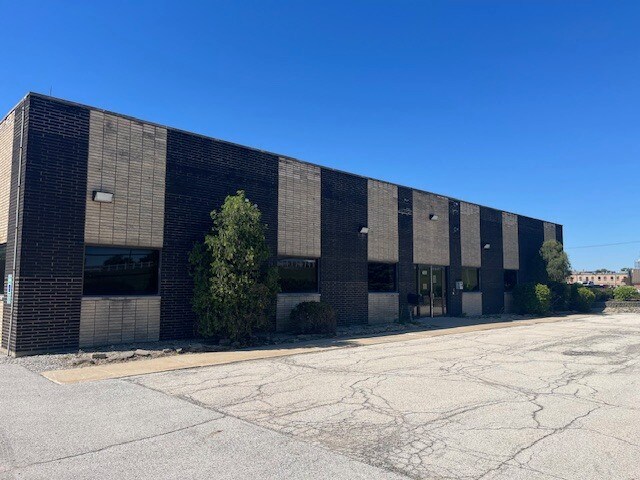 7459 W 79th St, Bridgeview, IL à louer - Photo de l’immeuble – Image 2 sur 26