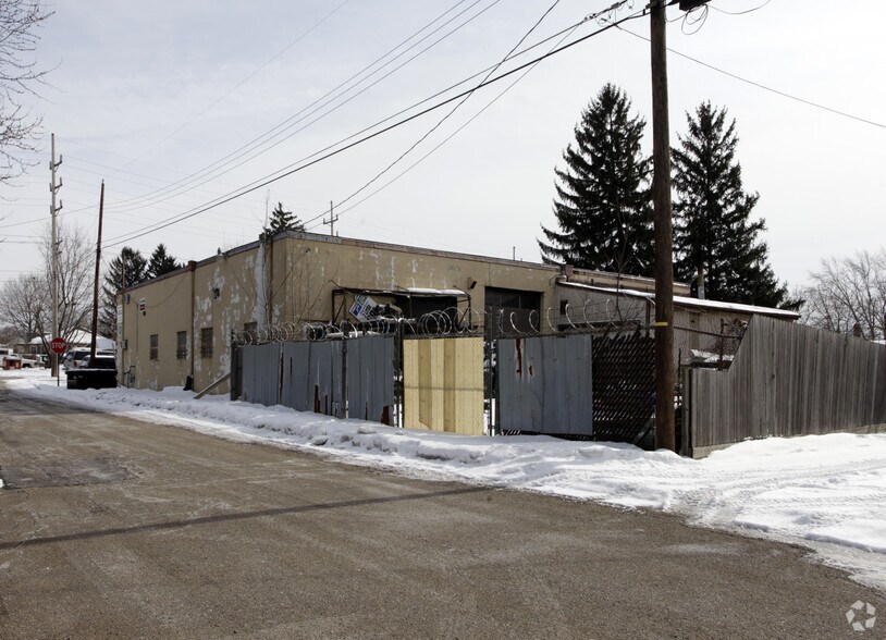 2615 Harrisburg Ave NE, Canton, OH à vendre - Photo de l’immeuble – Image 2 sur 14