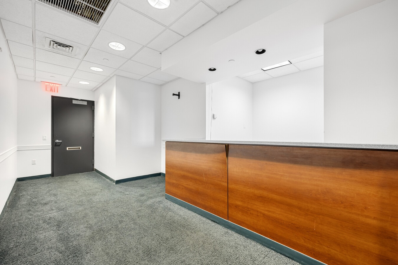 1 Hanson Pl, Brooklyn, NY 11243 - Lot 710 -  - Photo intérieure - Image 1 of 5