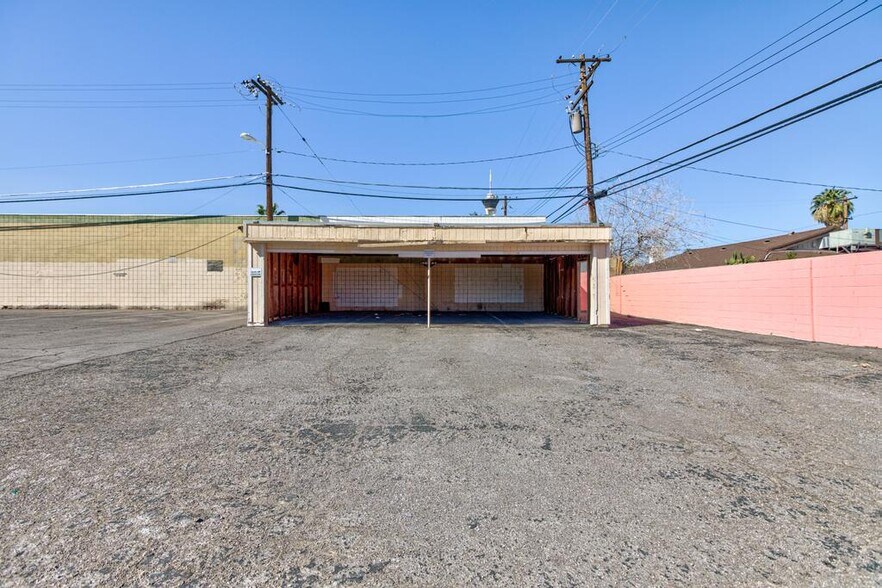 872 E Sahara Ave, Las Vegas, NV à vendre - Photo de l’immeuble – Image 2 sur 79