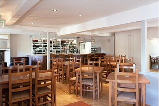 Plus de détails pour Hampton Court Rd, East Molesey - Local commercial à louer