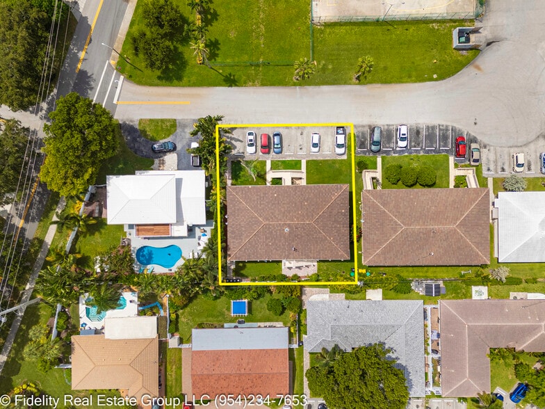2131 NE 40th Ct, Lighthouse Point, FL à vendre - Photo de l’immeuble – Image 3 sur 38