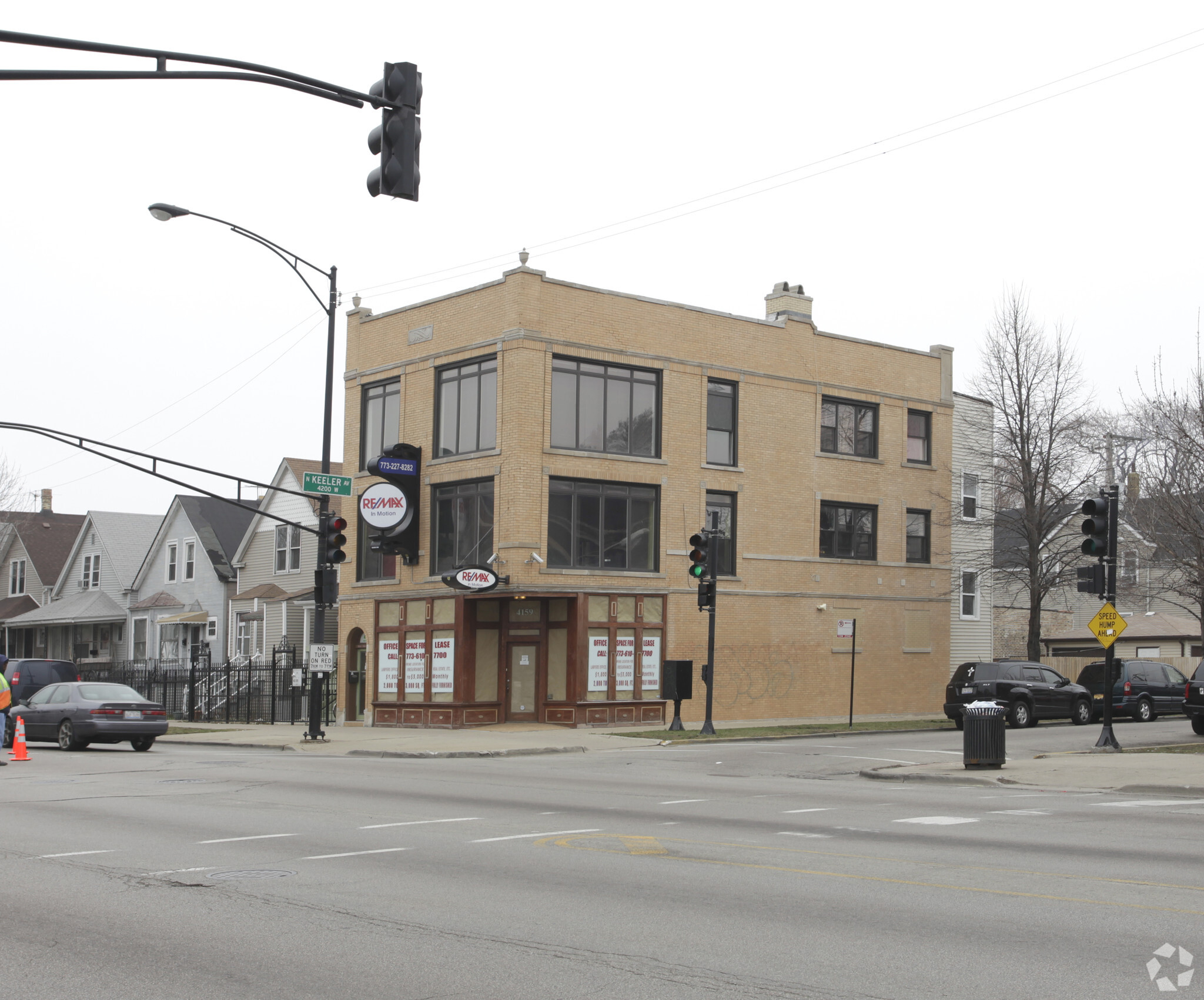 4159 W Fullerton Ave, Chicago, IL à vendre Photo principale– Image 1 sur 8