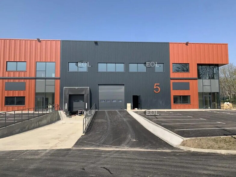 Industriel/Logistique dans SAINT-OUEN-L'AUMONE à louer - Photo de l’immeuble – Image 1 sur 9