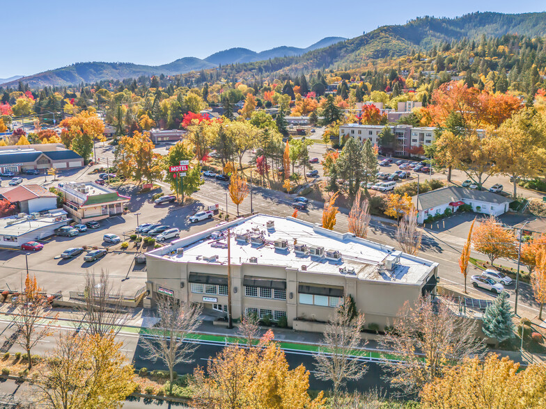 1400 Ashland St, Ashland, OR à louer - Photo de l’immeuble – Image 1 sur 9