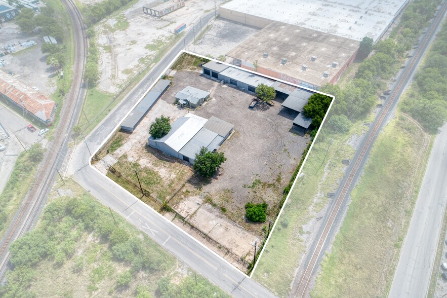 1402 Hoefgen Ave, San Antonio, TX à vendre - Photo de l’immeuble – Image 3 sur 20