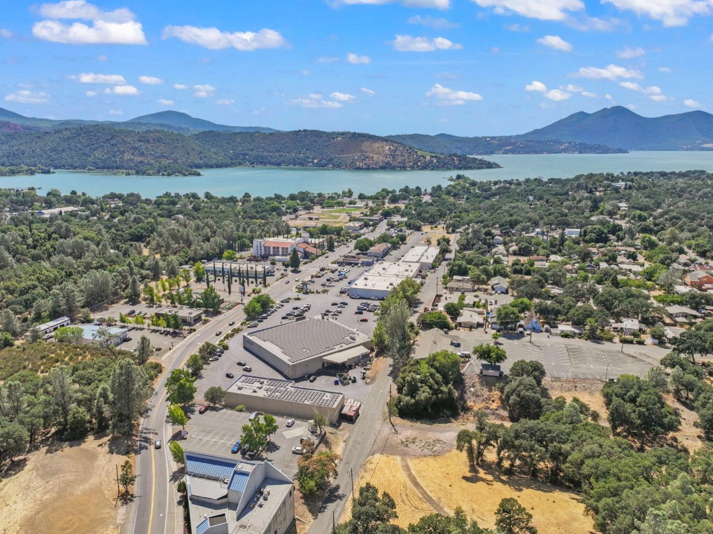15363 Palm ave, Clearlake, CA à vendre Photo de l’immeuble– Image 1 sur 18