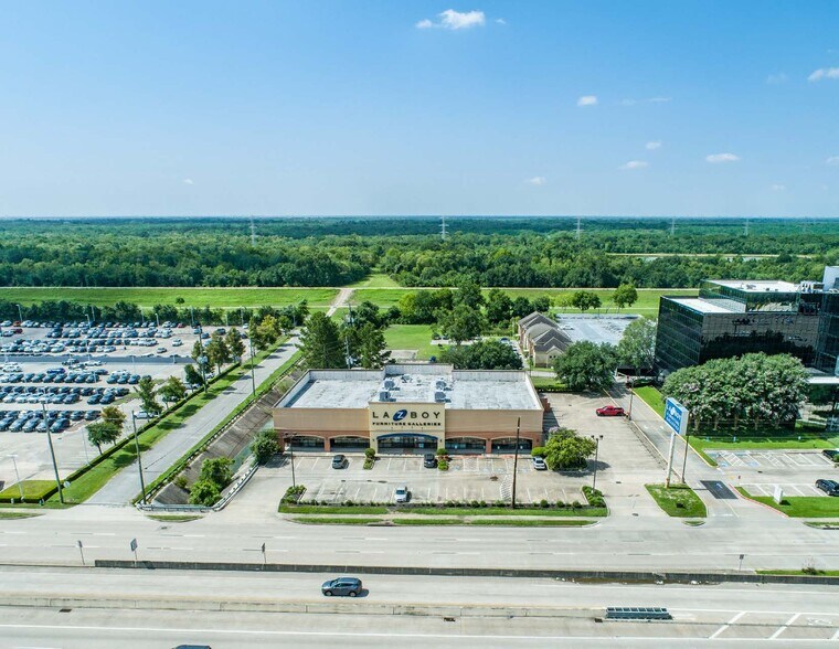 15905 Katy Fwy, Houston, TX à louer - Photo de l’immeuble – Image 1 sur 5