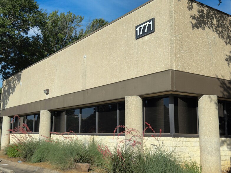 1751 International Pky, Richardson, TX à louer - Photo de l’immeuble – Image 2 sur 5