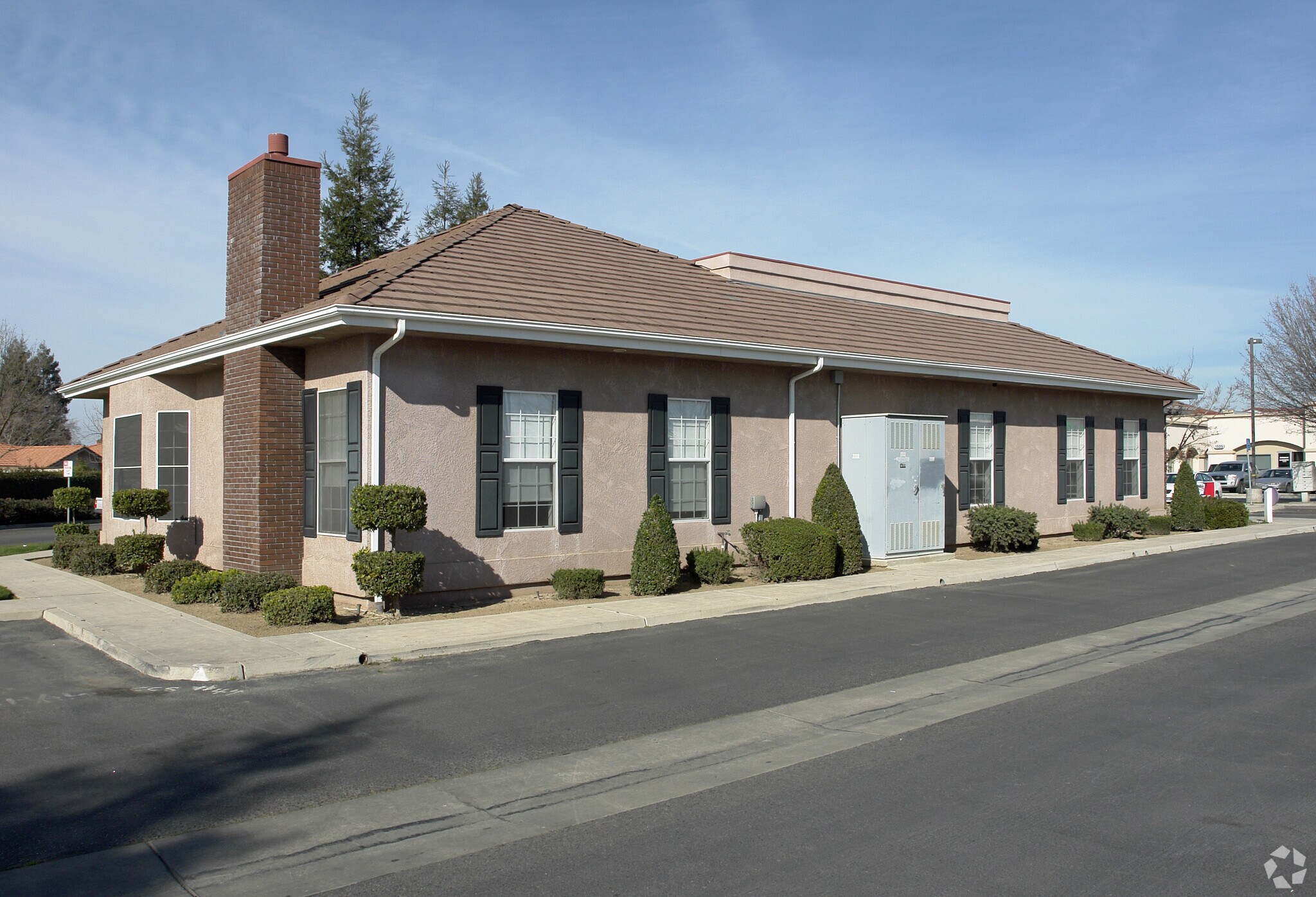 1445 N Schnoor St, Madera, CA à vendre Photo principale– Image 1 sur 6