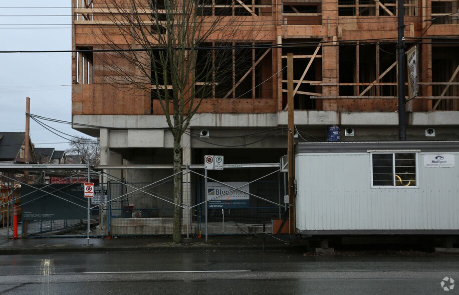 708 E 26th Ave, Vancouver, BC à vendre - Photo de l’immeuble – Image 2 sur 18