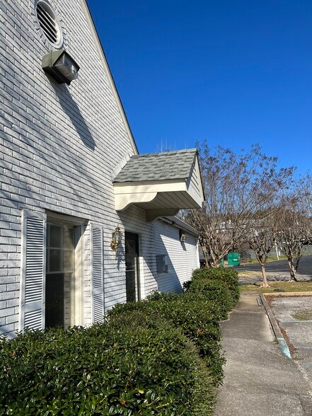 1536 Montclair Rd, Birmingham, AL à louer - Photo de l’immeuble – Image 3 sur 11