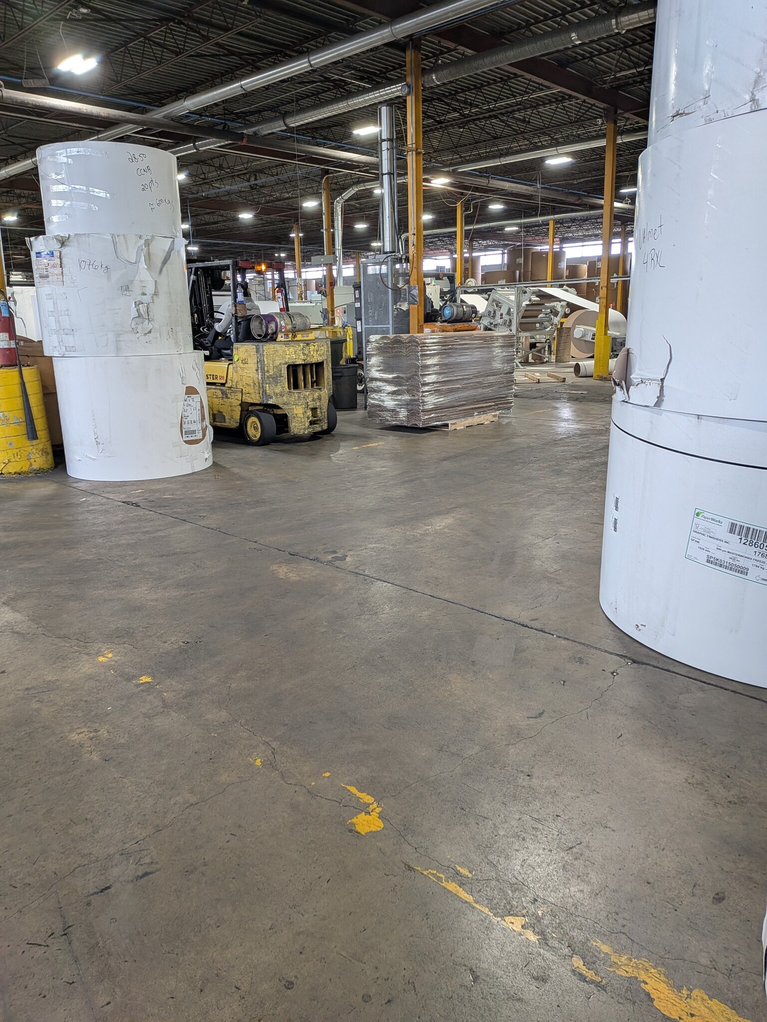 4985 Rue Hickmore, Montréal, QC à louer Photo principale– Image 1 sur 6