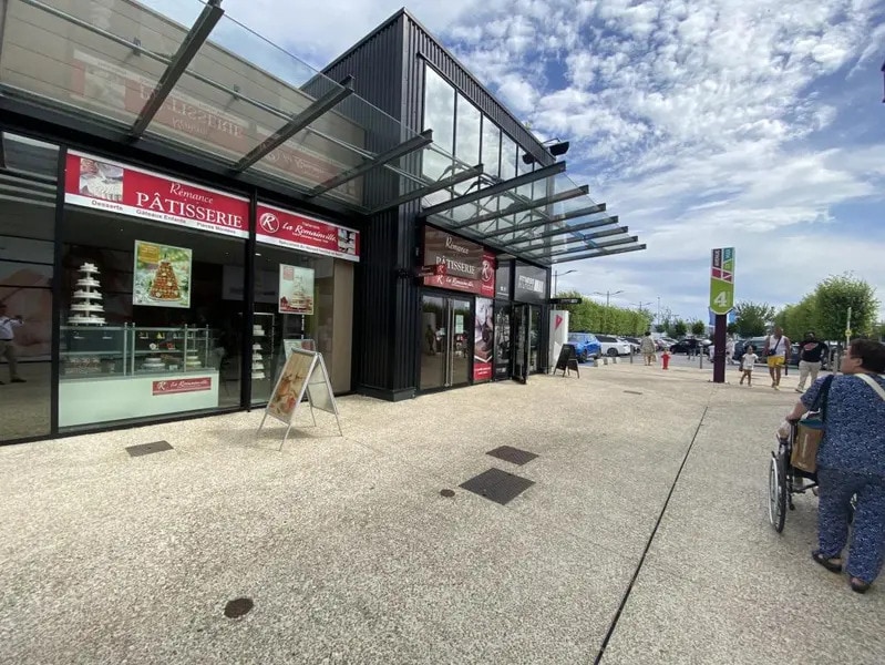 201 Rue Des Girondins, Saint-Maximin à louer Photo de l’immeuble– Image 1 sur 10