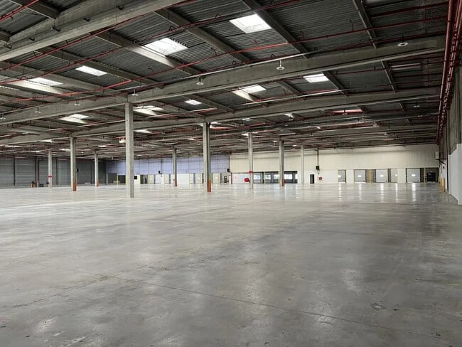Plus de détails pour 25 Avenue Du Bois De La Pie, Tremblay-en-France - Industriel/Logistique à louer