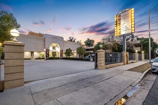 12640 Riverside Dr, Valley Village CA - immobilier d'entreprise