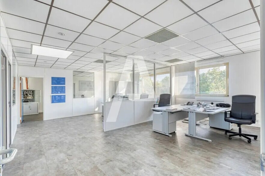 Industriel/Logistique dans Lognes à louer - Photo de l’immeuble – Image 3 sur 5