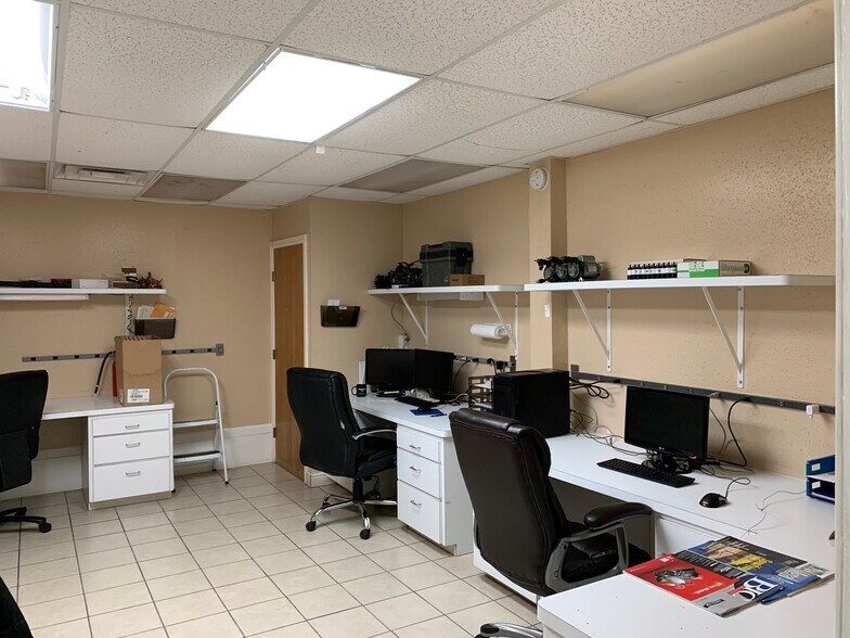 6741 Satsuma Dr, Houston, TX à vendre - Photo intérieure – Image 2 sur 16