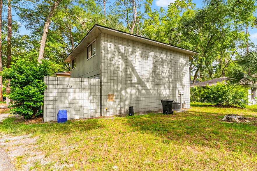 3 Quads | 1 Duplex | Gainesville, FL portefeuille de 2 biens à vendre sur LoopNet.fr - Photo de l’immeuble – Image 3 sur 9
