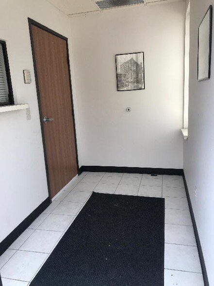 21291 Hilltop St, Southfield, MI à louer - Photo de l’immeuble – Image 2 sur 16