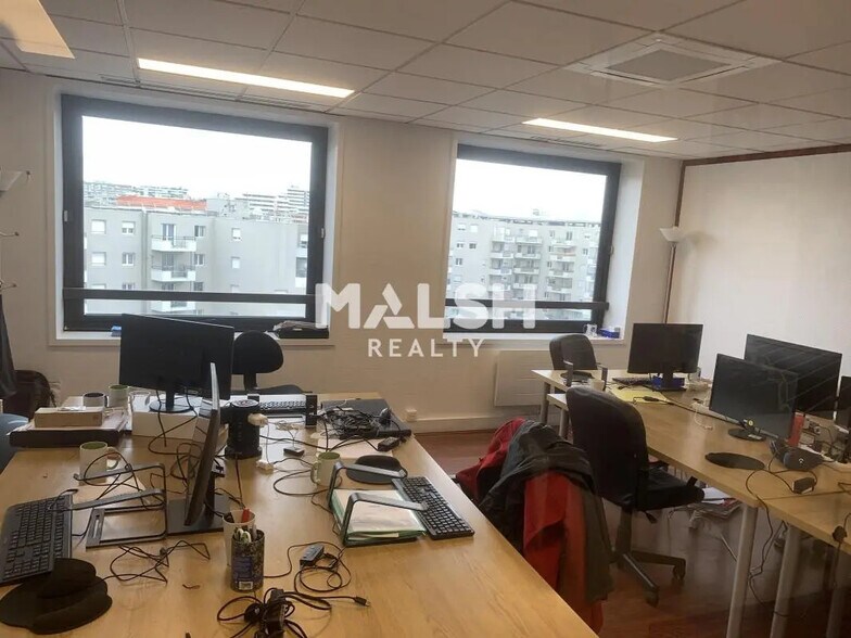 Bureau dans Villeurbanne à louer - Photo de l’immeuble – Image 3 sur 9