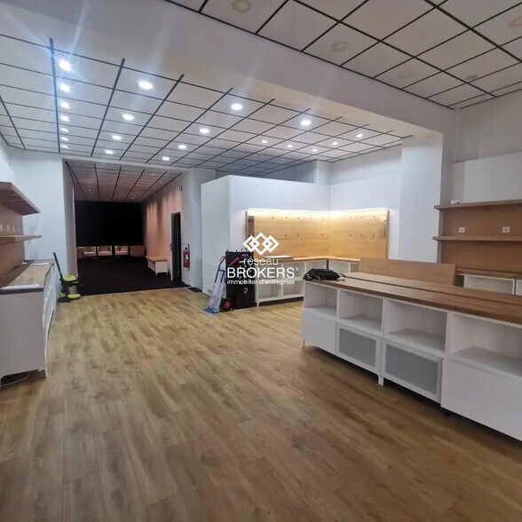 Local commercial dans Thonon-les-Bains à louer - Photo de l’immeuble – Image 2 sur 3