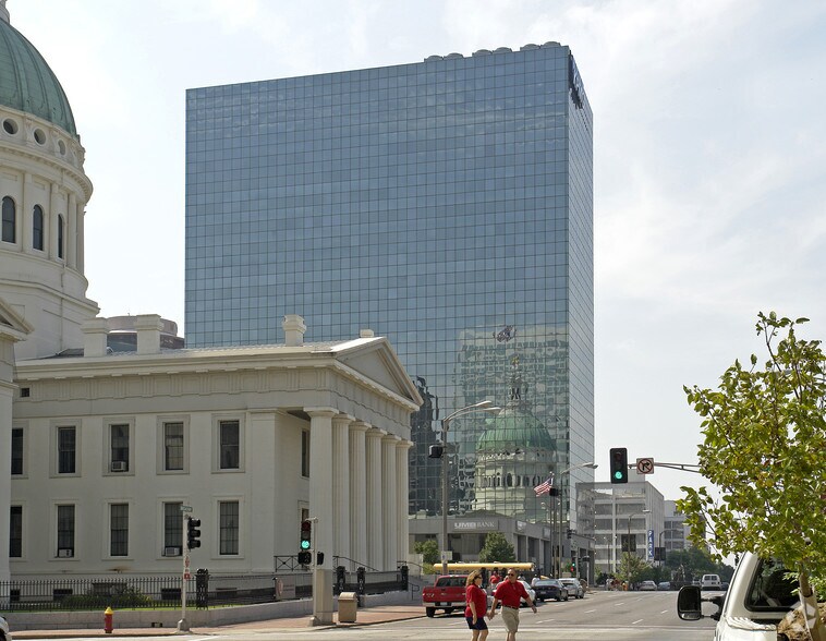 10 S Broadway, Saint Louis, MO à louer - Photo de l’immeuble – Image 3 sur 10
