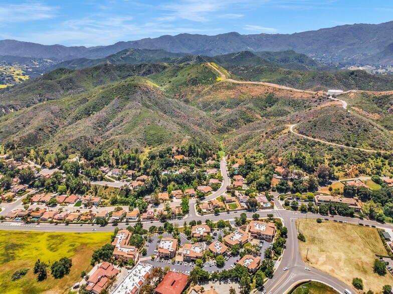 5012 Chesebro Rd, Agoura Hills, CA à vendre - Photo de l’immeuble – Image 2 sur 64