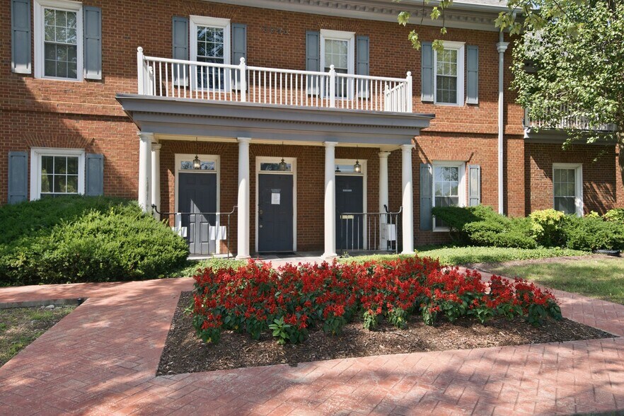 5046 Thoroughbred Ln, Brentwood, TN à louer - Photo de l’immeuble – Image 2 sur 11