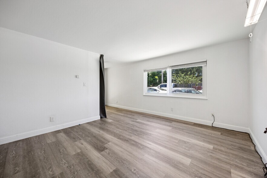 263 La Pala Dr, San Jose, CA à vendre - Photo de l’immeuble – Image 2 sur 25