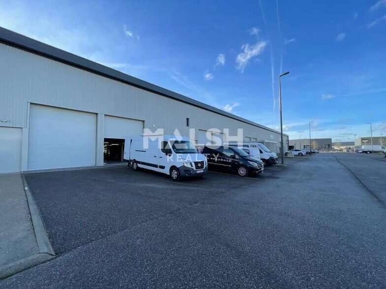 Local d’activités dans Beynost à louer - Photo de l’immeuble – Image 1 sur 6