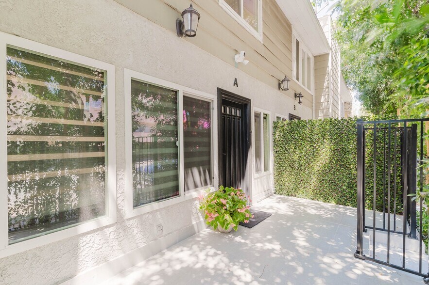 4405 Ventura Canyon Ave, Sherman Oaks, CA à vendre - Photo de l’immeuble – Image 3 sur 35