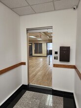31-10 37th Ave, Long Island City, NY à louer Photo intérieure– Image 1 sur 9