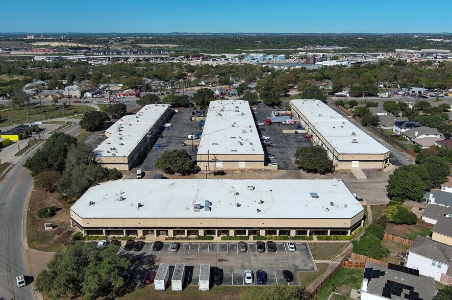 5626-5648 Randolph Blvd, San Antonio, TX à louer - Photo de l’immeuble – Image 3 sur 6
