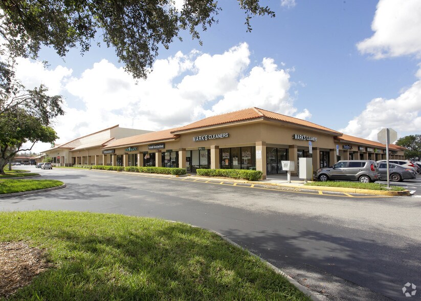 100-352 S Flamingo Rd, Pembroke Pines, FL à louer - Photo de l’immeuble – Image 3 sur 21