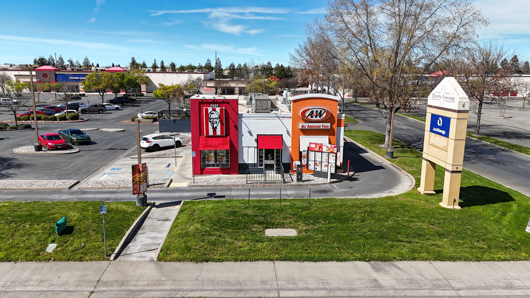 8101 Watt Ave, Sacramento, CA à louer Photo principale– Image 1 sur 7