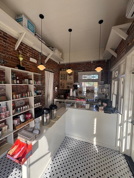 410 E 37th St, Savannah, GA à louer - Photo de l’immeuble – Image 2 sur 20