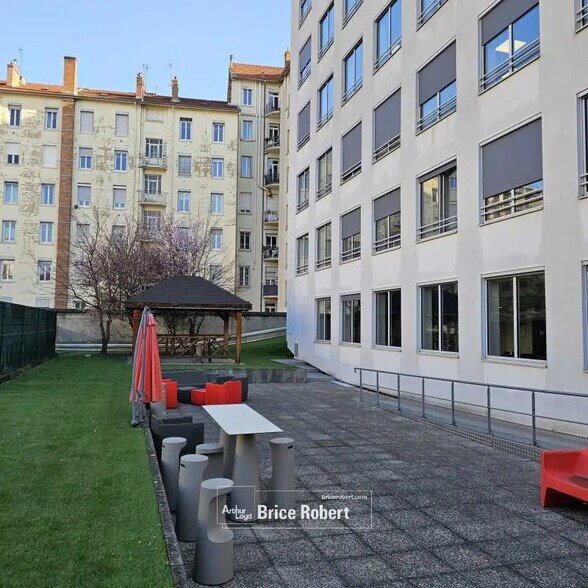 21/22 Boulevard Des Tchécoslovaques, Lyon à louer - Photo de l’immeuble – Image 2 sur 8