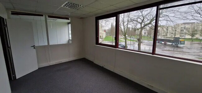 Plus de détails pour Bureau à vendre