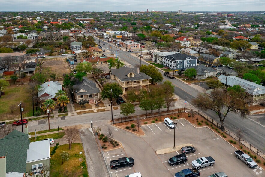 225 E Locust St, San Antonio, TX à vendre - Photo de l’immeuble – Image 3 sur 13