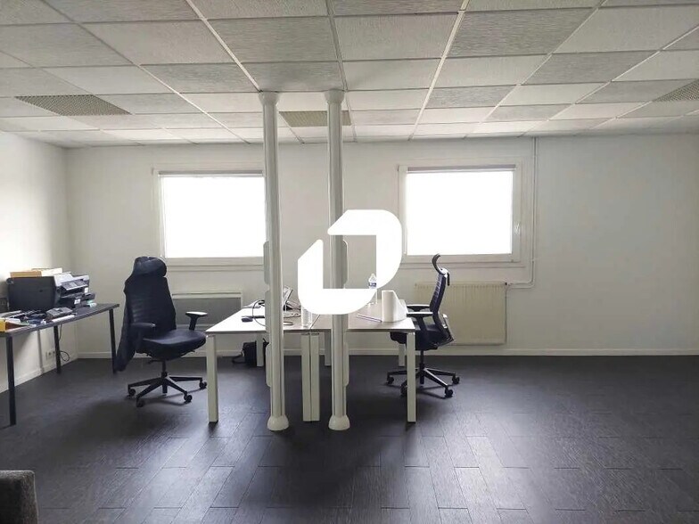 Bureau dans Trappes à vendre - Photo de l’immeuble – Image 2 sur 5
