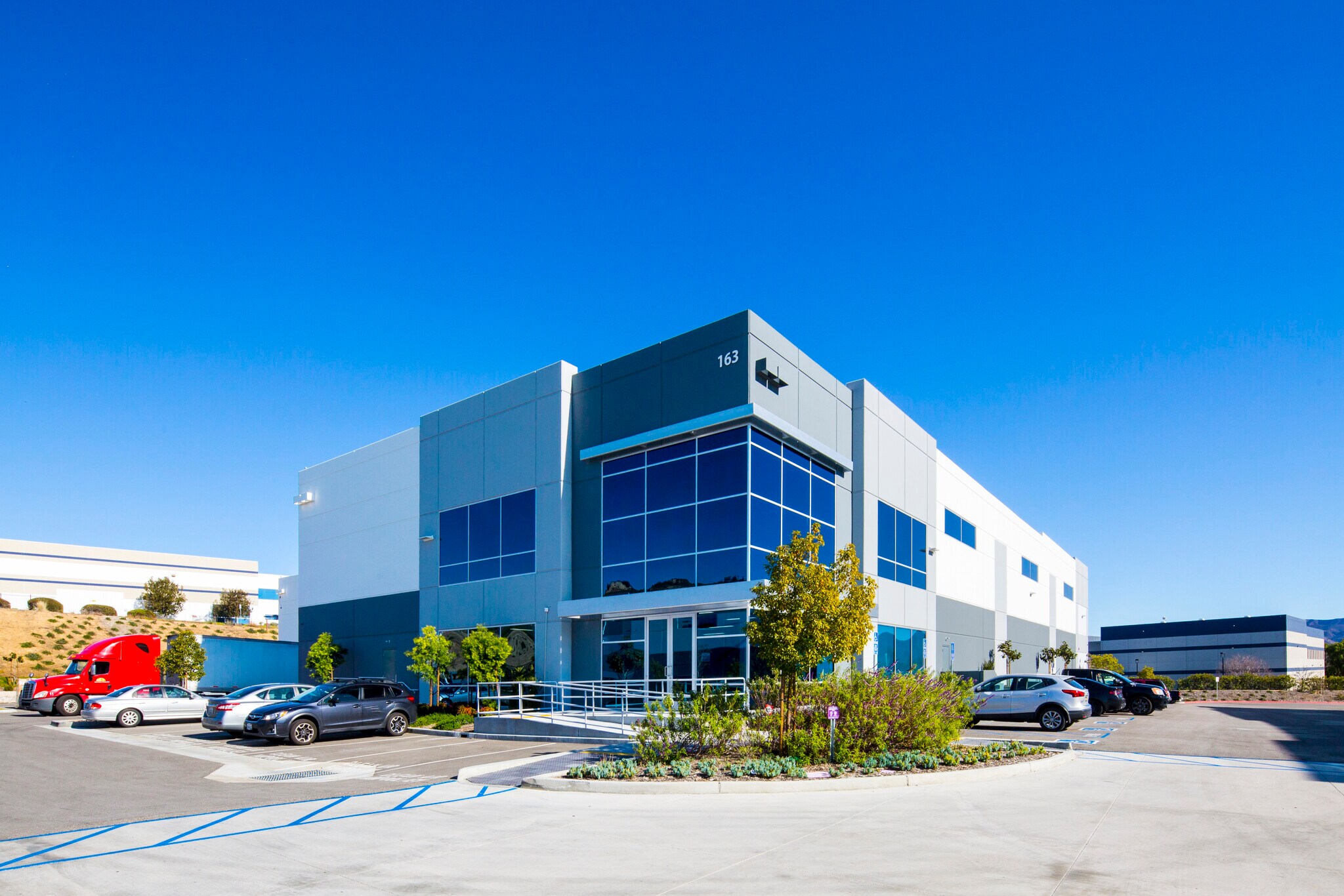 163 Cochran St, Simi Valley, CA à louer Photo principale– Image 1 sur 4