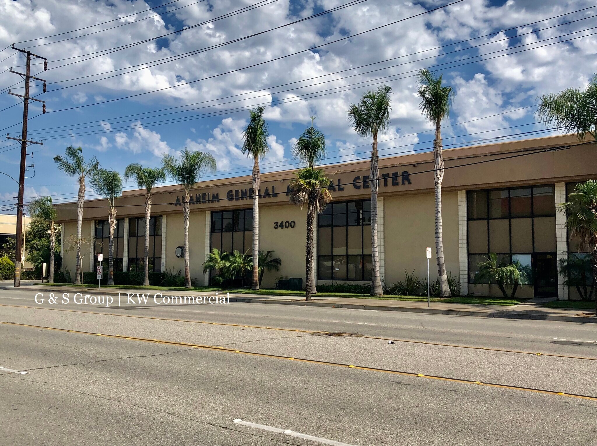 3400 W Ball Rd, Anaheim, CA à louer Photo de l’immeuble– Image 1 sur 5