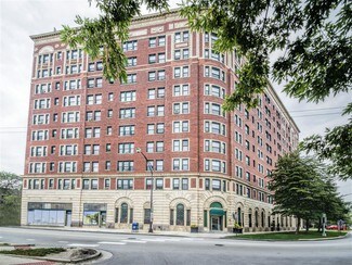 Plus de détails pour 7100 S South Shore Dr, Chicago, IL - Bureau, Local commercial à louer