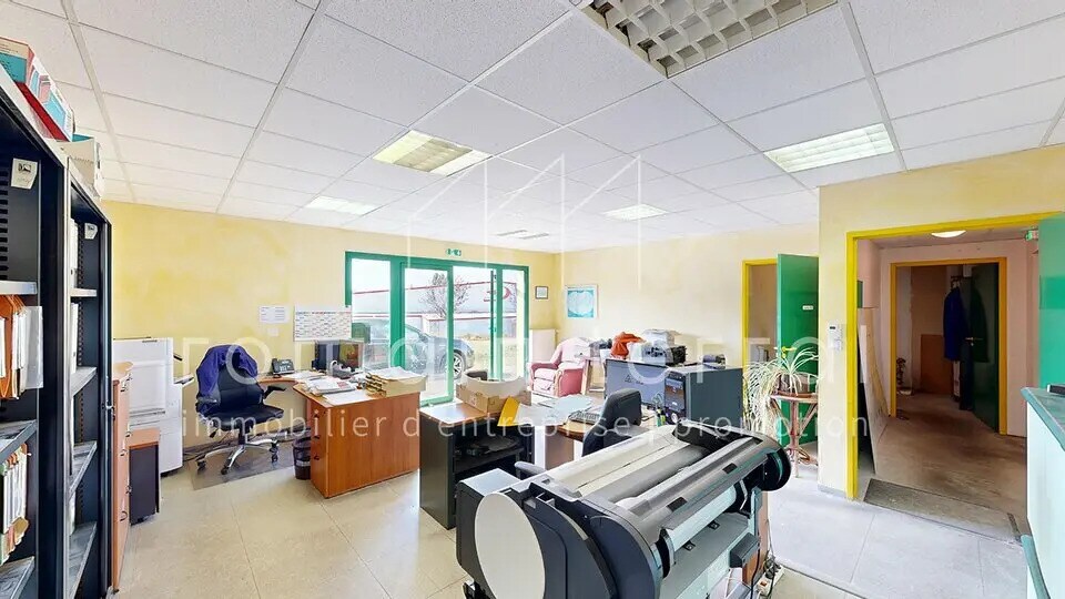 Local d’activités dans Verneuil-sur-Vienne à louer - Photo de l’immeuble – Image 3 sur 7
